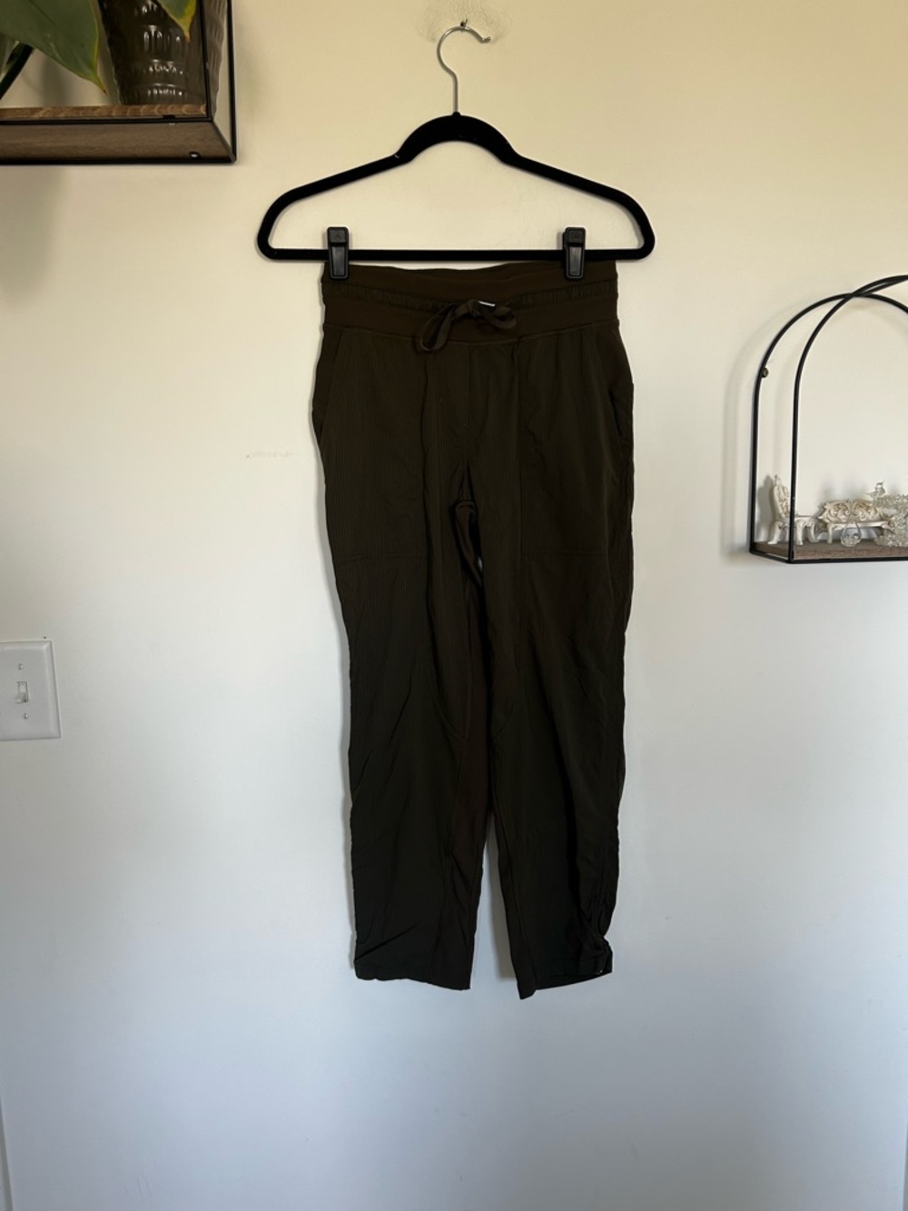 Lululemon Green Dance Studio Crop Pants‎ Size 4
